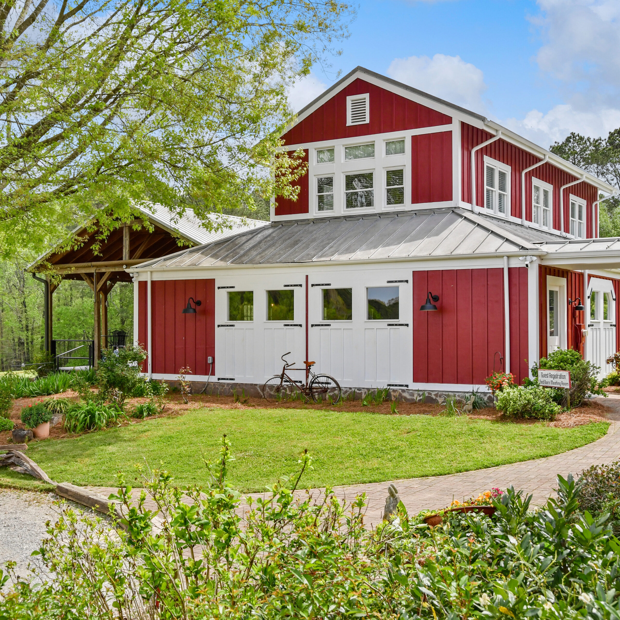Farmhouse Inn Lake Front Rentals in Georgia’s Lake Country